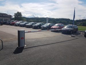 Elektrische Schranke Autohaus